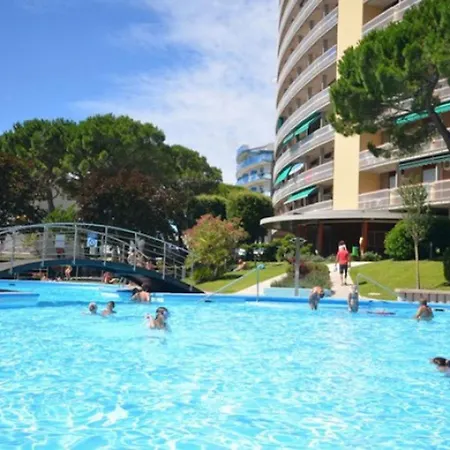 In With Pool Apartment Lignano Sabbiadoro