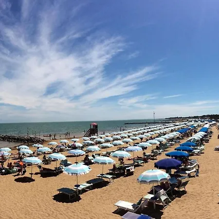 In With Pool Apartment Lignano Sabbiadoro